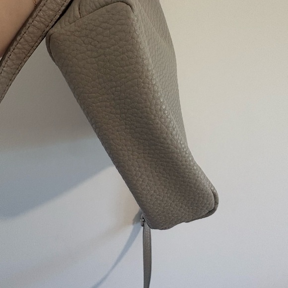 Roots Grey Bucket Crossbody Bag - Picture 8 of 13